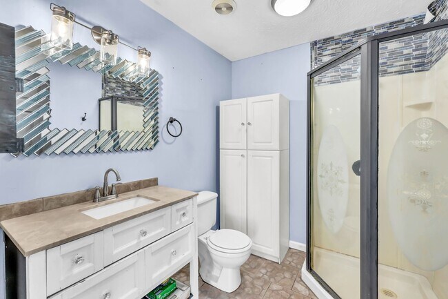 Building Photo - 398 Frontier Ln