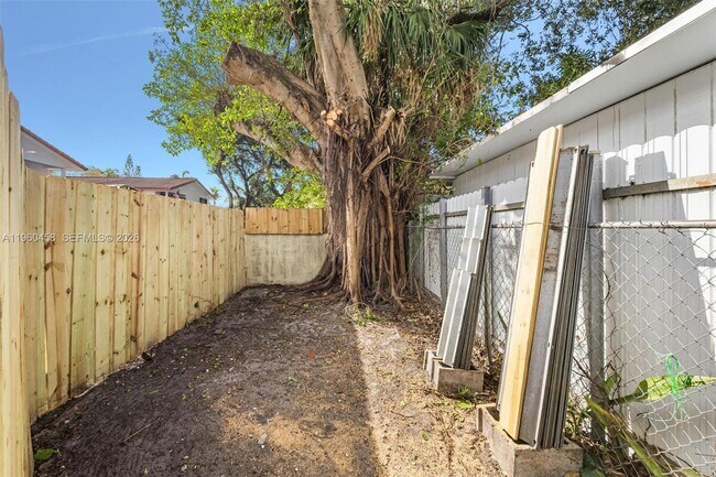 Building Photo - 3072 NW 14th St