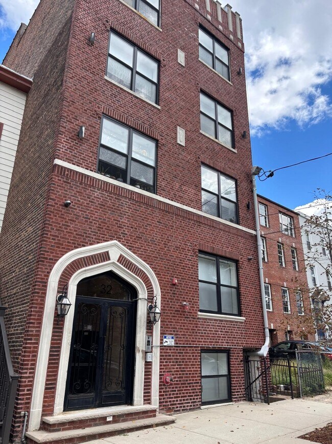 Building Photo - 32 Magnolia Ave