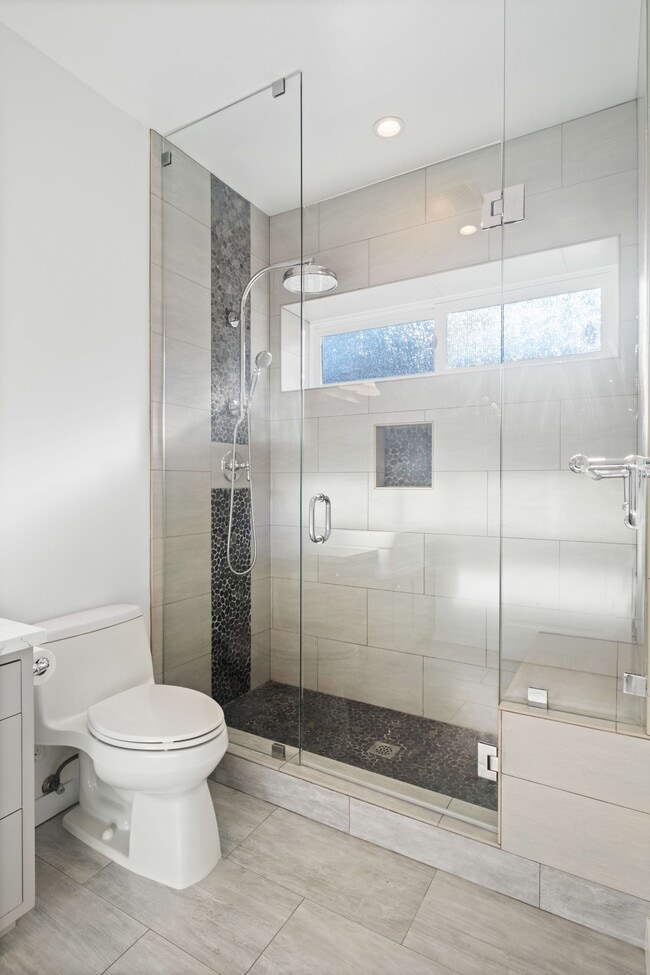 Building Photo - 2813 Military Ave