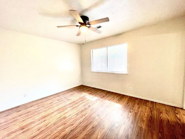 Building Photo - Updated 4 Bedroom Home