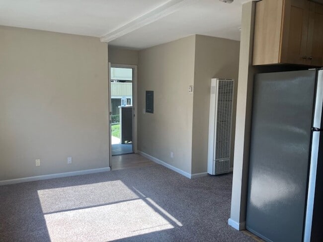 Building Photo - Great One Bedroom Condo in Monterey