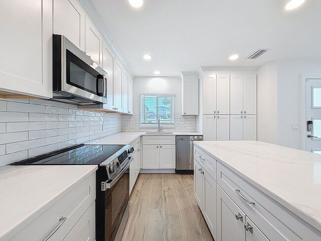 Building Photo - 200 176th Terrace E