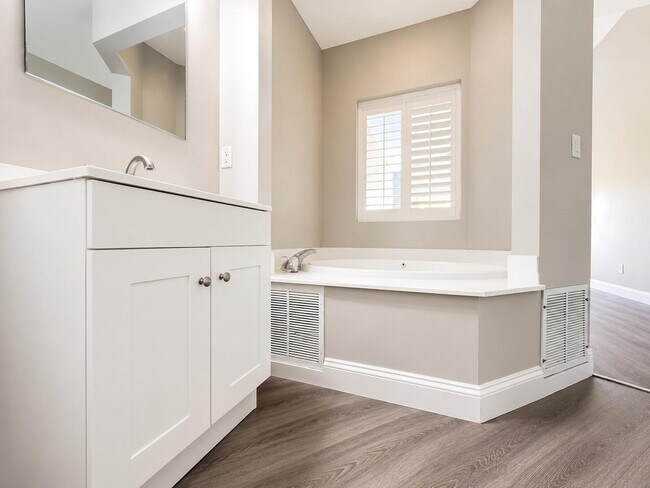 Building Photo - 9847 Perfect Dr