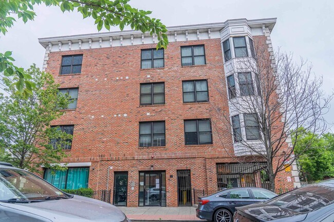 Primary Photo - 5 Monitor St