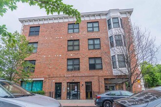 Building Photo - 5 Monitor St