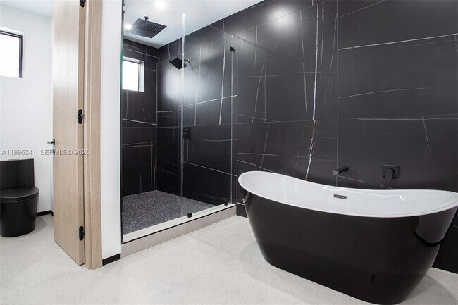 Building Photo - 420 SW 15th Rd