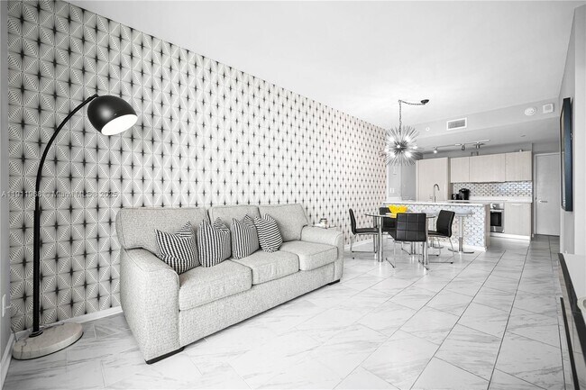 Building Photo - 501 NE 31st St