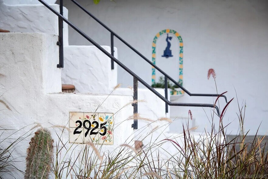 Building Photo - 2925 Graceland Way