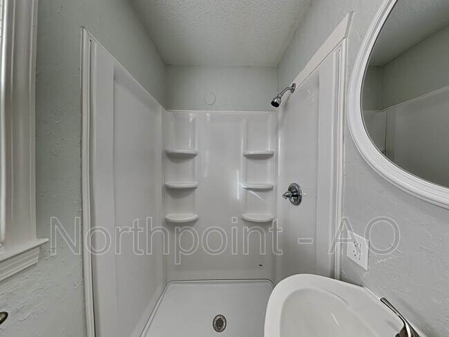 Building Photo - 16500 E 33 St S