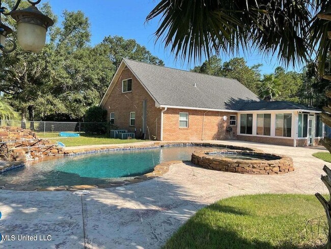 Building Photo - 14008 Dundeewood Rd