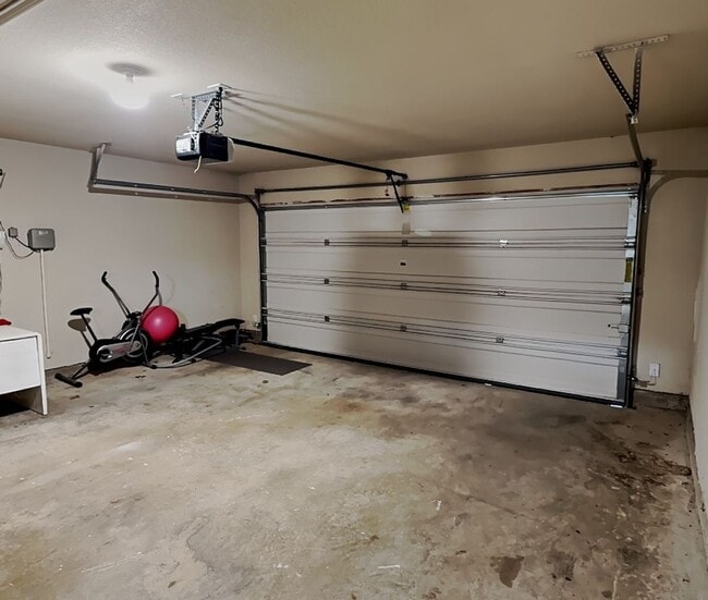 Building Photo - Charming Corner Lot Home in The Villages at Edgecliff – Crowley ISD!