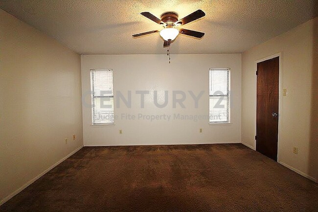 Building Photo - 1110 Curtis Dr