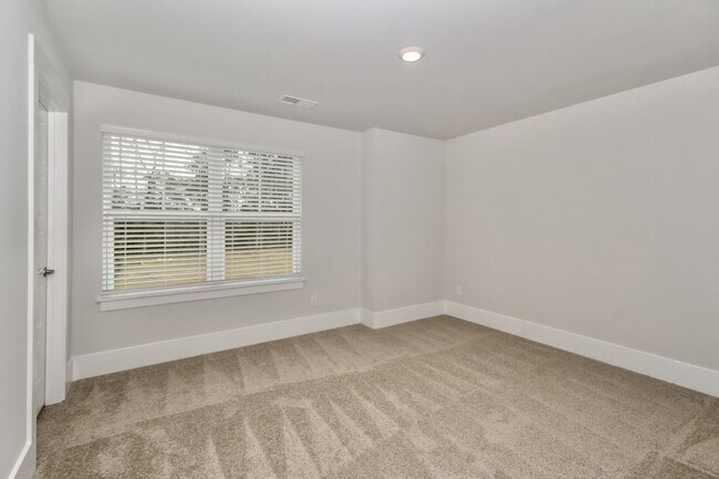 Building Photo - $500 Off 1st Month's Rent - 4 Bdrm/2.5 Bath, Beautiful Home in Rolling Hills