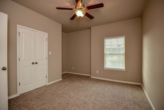 Building Photo - AUGUST PRE-LEASE! Modern 4 Bed, 4.5 Bath T...