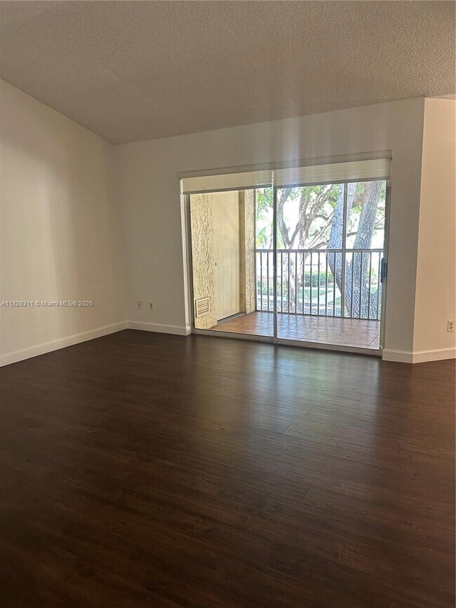 Building Photo - 906 Coral Club Dr