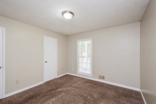 Building Photo - 15 Glenloch Point