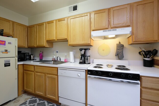 Building Photo - 4450 MacArthur Blvd NW