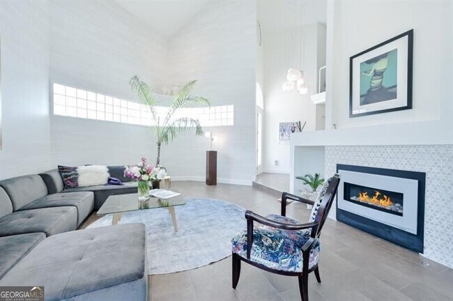 Building Photo - 625 Idlewood Dr NW