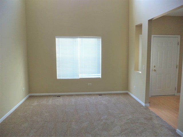 Building Photo - 8601 Sycamore Ct