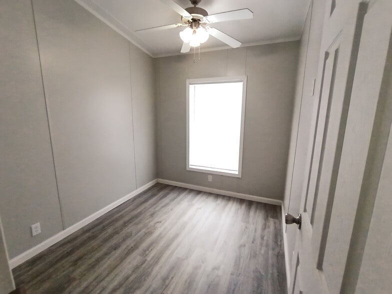 Building Photo - 9 Deerwood Park