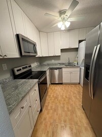 Building Photo - 102 Stratford N