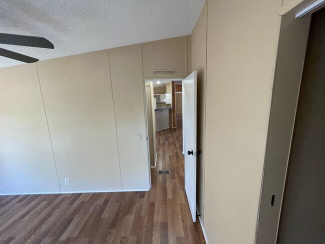 Building Photo - 3/2 Manufactured Home in the Country.