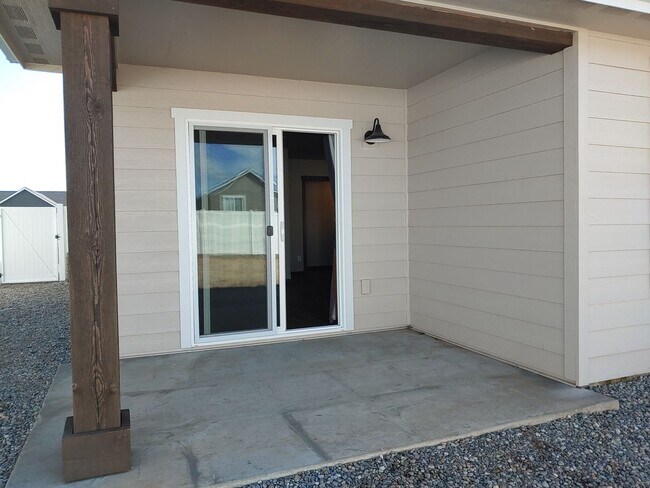 Building Photo - Beautiful New Home in Post Falls-Dog Friendly