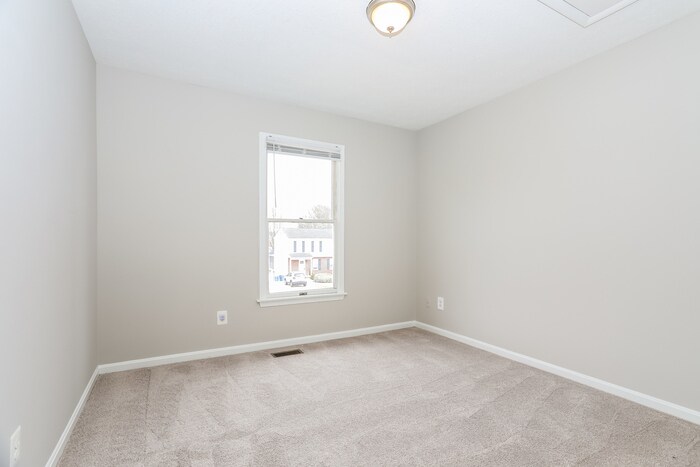 Building Photo - 9408 Seven Courts Dr