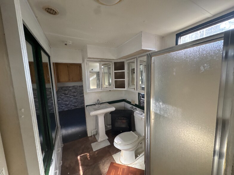 Building Photo - 4115 Aurora Rd