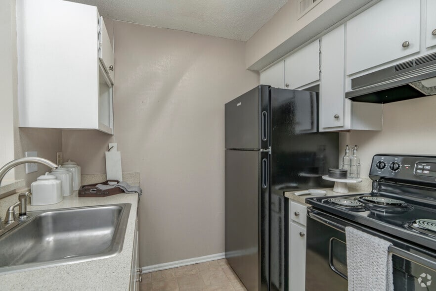 Primary Photo - Oasis at Regal Oaks