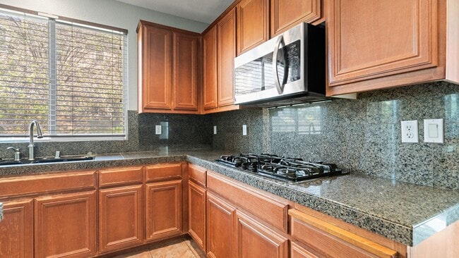 Building Photo - Beautiful two-story in Paradise Crest!