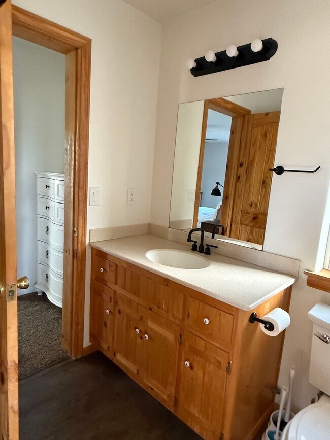 Building Photo - Beautiful Crestline Home - Private & Peaceful