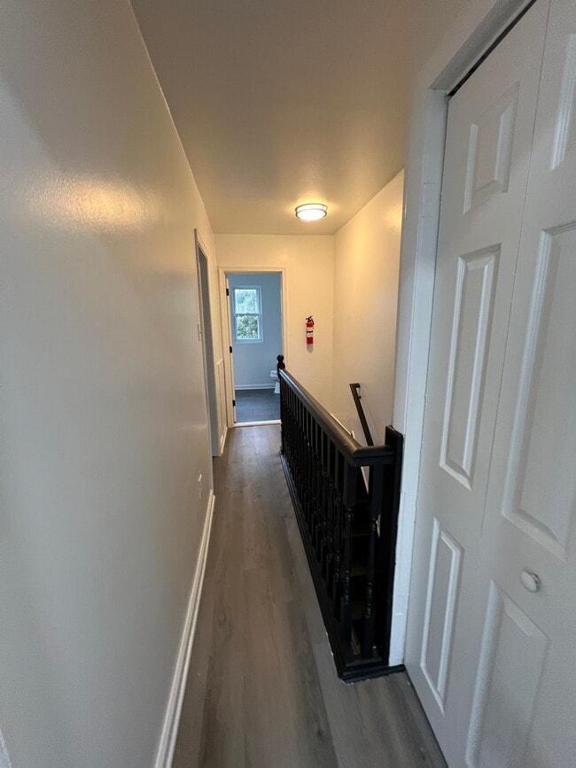 Building Photo - 912 Pennell St