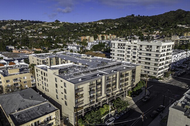 Building Photo - 7320 Hawthorn Ave