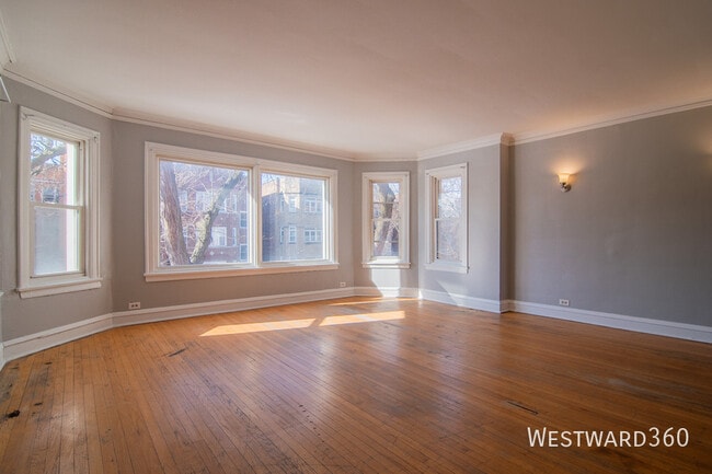 Building Photo - 7841 S Kingston Ave