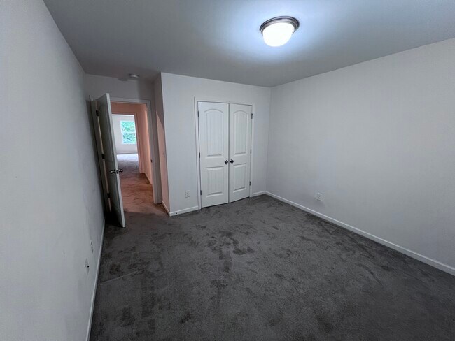 Building Photo - 5518 Hamilton Cir