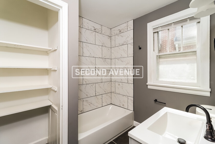 Building Photo - 1522 Kinney Ave