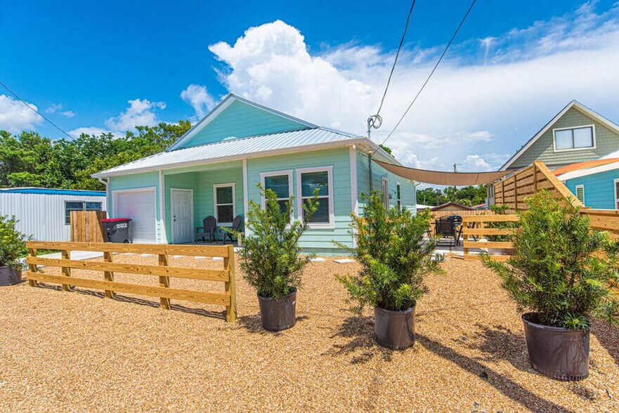 Building Photo - 304 La Paloma Pl