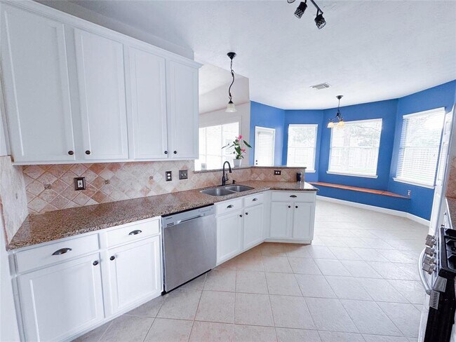 Building Photo - 19410 Bear Springs Dr
