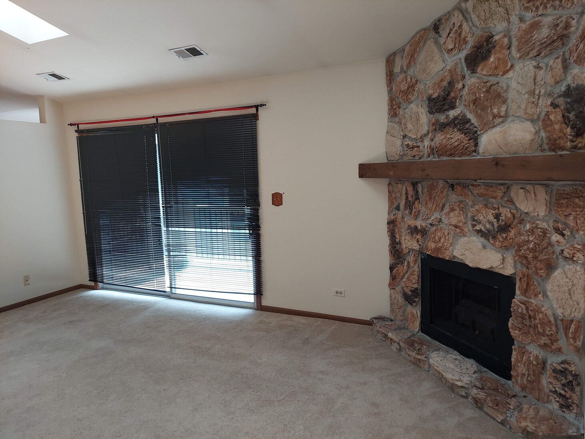 Building Photo - 1665 Commodore Ct