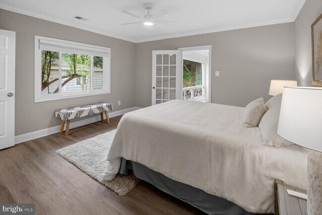 Building Photo - 3305 W Coquelin Terrace