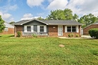 Building Photo - Three Bedroom Home!