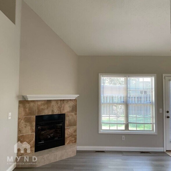 Building Photo - 5622 N 11th Ave