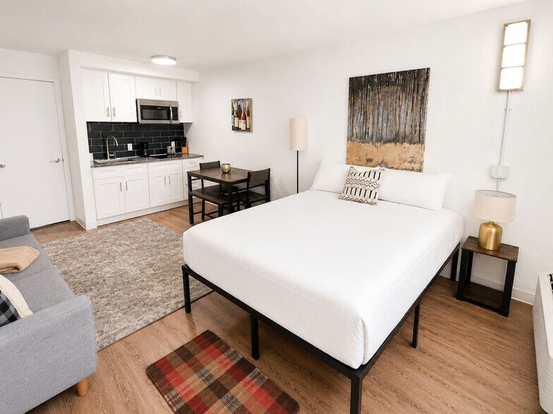 Building Photo - 824 Camino La Costa