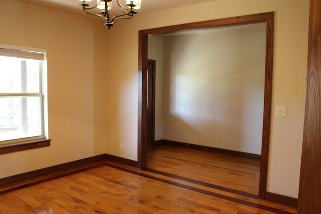 Building Photo - 701 Bushwhack Rd