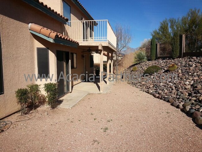 Building Photo - Three Bedroom in Silverado Hills