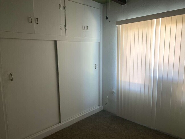 Building Photo - "Cozy Desert Oasis: Charming 2-Bed, 2-Bath...