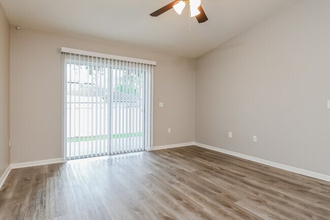 Building Photo - 2406 Foxhollow Rd