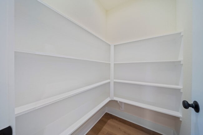 Building Photo - 234 E 39th St